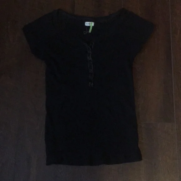 Button tee - Picture 1 of 3